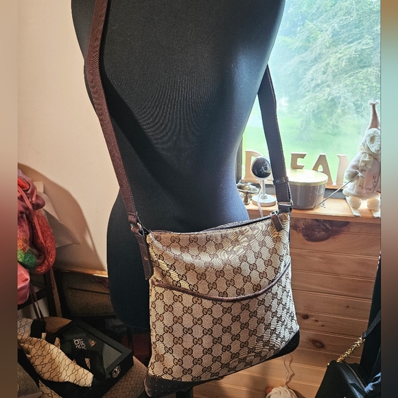 Gucci vintage perforated crossbody bag - Picture 3 of 15